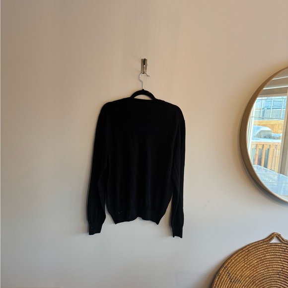 Club Monaco Italian yarn Men's Black V-Neck Sweater - Picture 5 of 6